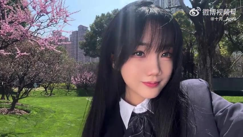 主持十月更新视频:今天天气好好哦,出来拍视频啦~
